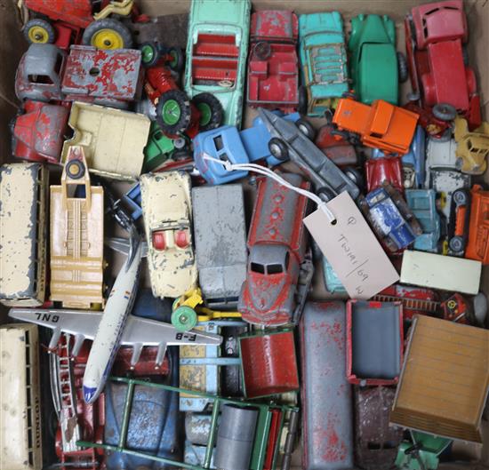 A quantity of boxed Lesney Matchbox Series, various unboxed Dinky and other diecast models and accessories, etc (playworn)